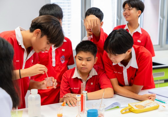 คณะวิทยาศาสตร์และเทคโนโลยี มหาวิทยาลัยราชภัฏกำแพงเพชร ร่วมกับกลุ่มสาระการเรียนรู้วิทยาศาสตร์และเทคโนโลยี โรงเรียนกำแพงเพชรพิทยาคม จัดกิจกรรมค่ายวิทยาศาสตร์นักเรียนห้องเรียนพิเศษวิทยาศาสตร์ ระดับชั้นมัธยมศึกษาปีที่ 2