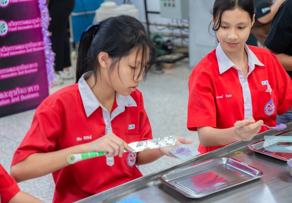 คณะวิทยาศาสตร์และเทคโนโลยี มหาวิทยาลัยราชภัฏกำแพงเพชร ร่วมกับกลุ่มสาระการเรียนรู้วิทยาศาสตร์และเทคโนโลยี โรงเรียนกำแพงเพชรพิทยาคม จัดกิจกรรมค่ายวิทยาศาสตร์นักเรียนห้องเรียนพิเศษวิทยาศาสตร์ ระดับชั้นมัธยมศึกษาปีที่ 2