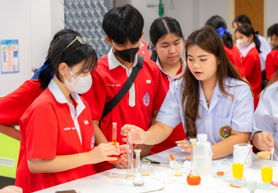 คณะวิทยาศาสตร์และเทคโนโลยี มหาวิทยาลัยราชภัฏกำแพงเพชร ร่วมกับกลุ่มสาระการเรียนรู้วิทยาศาสตร์และเทคโนโลยี โรงเรียนกำแพงเพชรพิทยาคม จัดกิจกรรมค่ายวิทยาศาสตร์นักเรียนห้องเรียนพิเศษวิทยาศาสตร์ ระดับชั้นมัธยมศึกษาปีที่ 2