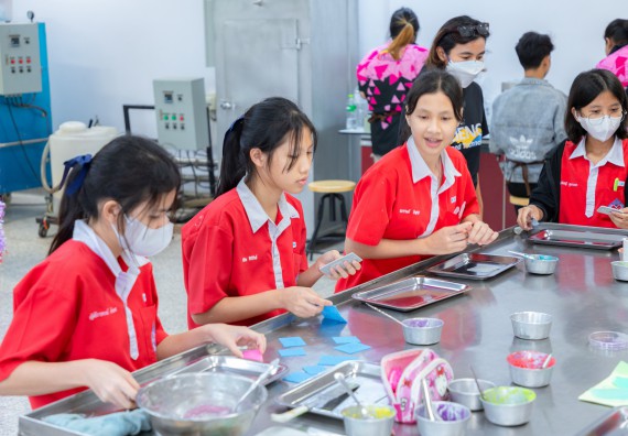 คณะวิทยาศาสตร์และเทคโนโลยี มหาวิทยาลัยราชภัฏกำแพงเพชร ร่วมกับกลุ่มสาระการเรียนรู้วิทยาศาสตร์และเทคโนโลยี โรงเรียนกำแพงเพชรพิทยาคม จัดกิจกรรมค่ายวิทยาศาสตร์นักเรียนห้องเรียนพิเศษวิทยาศาสตร์ ระดับชั้นมัธยมศึกษาปีที่ 2