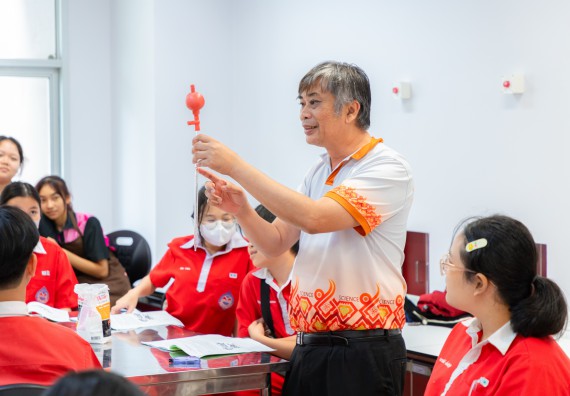 คณะวิทยาศาสตร์และเทคโนโลยี มหาวิทยาลัยราชภัฏกำแพงเพชร ร่วมกับกลุ่มสาระการเรียนรู้วิทยาศาสตร์และเทคโนโลยี โรงเรียนกำแพงเพชรพิทยาคม จัดกิจกรรมค่ายวิทยาศาสตร์นักเรียนห้องเรียนพิเศษวิทยาศาสตร์ ระดับชั้นมัธยมศึกษาปีที่ 2