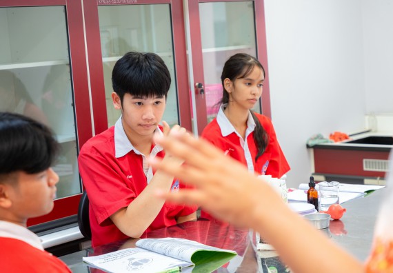 คณะวิทยาศาสตร์และเทคโนโลยี มหาวิทยาลัยราชภัฏกำแพงเพชร ร่วมกับกลุ่มสาระการเรียนรู้วิทยาศาสตร์และเทคโนโลยี โรงเรียนกำแพงเพชรพิทยาคม จัดกิจกรรมค่ายวิทยาศาสตร์นักเรียนห้องเรียนพิเศษวิทยาศาสตร์ ระดับชั้นมัธยมศึกษาปีที่ 2