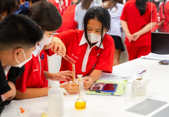 คณะวิทยาศาสตร์และเทคโนโลยี มหาวิทยาลัยราชภัฏกำแพงเพชร ร่วมกับกลุ่มสาระการเรียนรู้วิทยาศาสตร์และเทคโนโลยี โรงเรียนกำแพงเพชรพิทยาคม จัดกิจกรรมค่ายวิทยาศาสตร์นักเรียนห้องเรียนพิเศษวิทยาศาสตร์ ระดับชั้นมัธยมศึกษาปีที่ 2