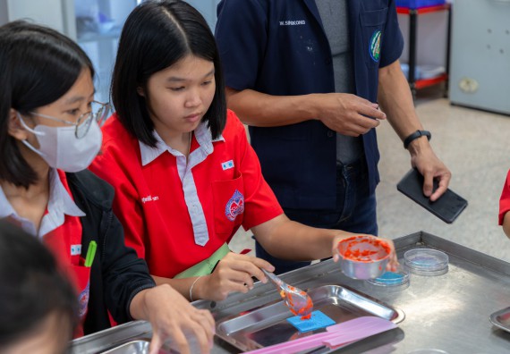 คณะวิทยาศาสตร์และเทคโนโลยี มหาวิทยาลัยราชภัฏกำแพงเพชร ร่วมกับกลุ่มสาระการเรียนรู้วิทยาศาสตร์และเทคโนโลยี โรงเรียนกำแพงเพชรพิทยาคม จัดกิจกรรมค่ายวิทยาศาสตร์นักเรียนห้องเรียนพิเศษวิทยาศาสตร์ ระดับชั้นมัธยมศึกษาปีที่ 2