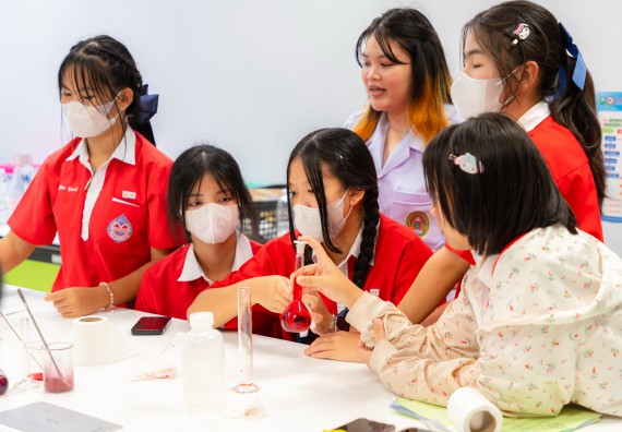 คณะวิทยาศาสตร์และเทคโนโลยี มหาวิทยาลัยราชภัฏกำแพงเพชร ร่วมกับกลุ่มสาระการเรียนรู้วิทยาศาสตร์และเทคโนโลยี โรงเรียนกำแพงเพชรพิทยาคม จัดกิจกรรมค่ายวิทยาศาสตร์นักเรียนห้องเรียนพิเศษวิทยาศาสตร์ ระดับชั้นมัธยมศึกษาปีที่ 2