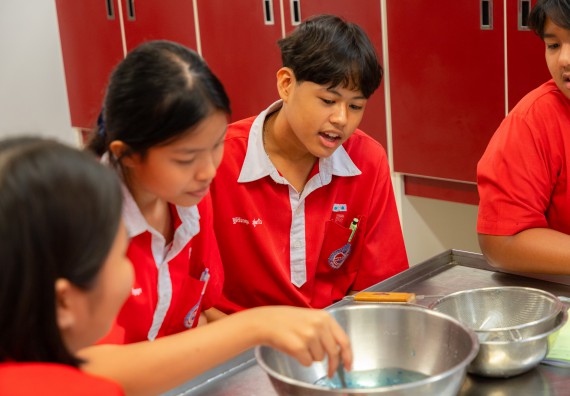 คณะวิทยาศาสตร์และเทคโนโลยี มหาวิทยาลัยราชภัฏกำแพงเพชร ร่วมกับกลุ่มสาระการเรียนรู้วิทยาศาสตร์และเทคโนโลยี โรงเรียนกำแพงเพชรพิทยาคม จัดกิจกรรมค่ายวิทยาศาสตร์นักเรียนห้องเรียนพิเศษวิทยาศาสตร์ ระดับชั้นมัธยมศึกษาปีที่ 2