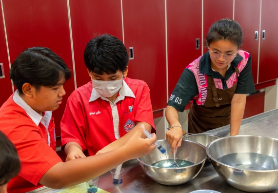 คณะวิทยาศาสตร์และเทคโนโลยี มหาวิทยาลัยราชภัฏกำแพงเพชร ร่วมกับกลุ่มสาระการเรียนรู้วิทยาศาสตร์และเทคโนโลยี โรงเรียนกำแพงเพชรพิทยาคม จัดกิจกรรมค่ายวิทยาศาสตร์นักเรียนห้องเรียนพิเศษวิทยาศาสตร์ ระดับชั้นมัธยมศึกษาปีที่ 2