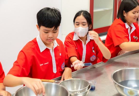 คณะวิทยาศาสตร์และเทคโนโลยี มหาวิทยาลัยราชภัฏกำแพงเพชร ร่วมกับกลุ่มสาระการเรียนรู้วิทยาศาสตร์และเทคโนโลยี โรงเรียนกำแพงเพชรพิทยาคม จัดกิจกรรมค่ายวิทยาศาสตร์นักเรียนห้องเรียนพิเศษวิทยาศาสตร์ ระดับชั้นมัธยมศึกษาปีที่ 2