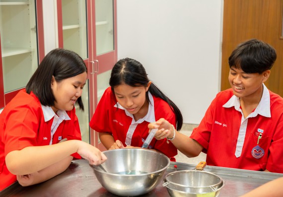 คณะวิทยาศาสตร์และเทคโนโลยี มหาวิทยาลัยราชภัฏกำแพงเพชร ร่วมกับกลุ่มสาระการเรียนรู้วิทยาศาสตร์และเทคโนโลยี โรงเรียนกำแพงเพชรพิทยาคม จัดกิจกรรมค่ายวิทยาศาสตร์นักเรียนห้องเรียนพิเศษวิทยาศาสตร์ ระดับชั้นมัธยมศึกษาปีที่ 2