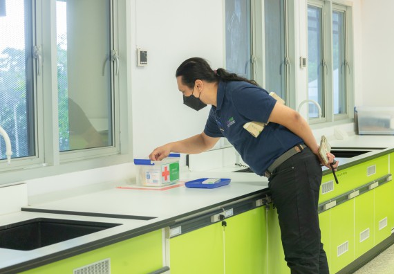 ภาพกิจกรรม  โปรแกรมวิชาเคมี คณะวิทยาศาสตร์และเทคโนโลยี มหาวิทยาลัยราชภัฏกำแพงเพชร รับการตรวจประเมินและรับรองห้องปฏิบัติการปลอดภัยในรูปแบบ Peer Evaluation