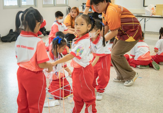 ภาพกิจกรรม  คณะวิทยาศาสตร์และเทคโนโลยี มหาวิทยาลัยราชภัฏกำแพงเพชร ร่วมกับโรงเรียนอนุบาลกำแพงเพชร จัดโครงการฝึกทักษะเพื่อพัฒนาอัจฉริยภาพวิทยาศาสตร์ กิจกรรมค่าย STEM ศึกษา