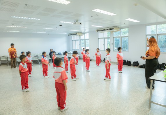 ภาพกิจกรรม  คณะวิทยาศาสตร์และเทคโนโลยี มหาวิทยาลัยราชภัฏกำแพงเพชร ร่วมกับโรงเรียนอนุบาลกำแพงเพชร จัดโครงการฝึกทักษะเพื่อพัฒนาอัจฉริยภาพวิทยาศาสตร์ กิจกรรมค่าย STEM ศึกษา