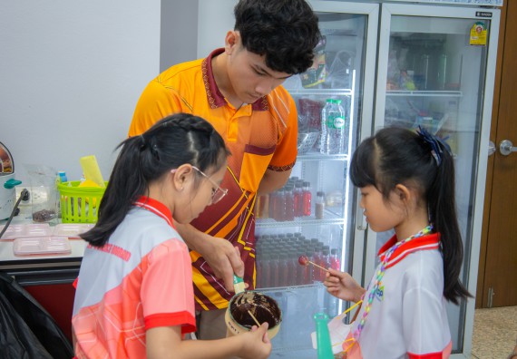 ภาพกิจกรรม  คณะวิทยาศาสตร์และเทคโนโลยี มหาวิทยาลัยราชภัฏกำแพงเพชร ร่วมกับโรงเรียนอนุบาลกำแพงเพชร จัดโครงการฝึกทักษะเพื่อพัฒนาอัจฉริยภาพวิทยาศาสตร์ กิจกรรมค่าย STEM ศึกษา