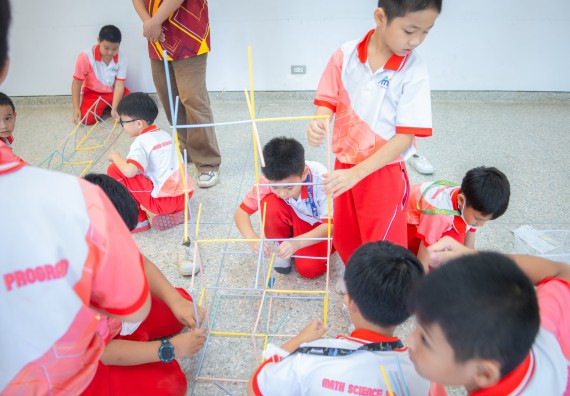 ภาพกิจกรรม  คณะวิทยาศาสตร์และเทคโนโลยี มหาวิทยาลัยราชภัฏกำแพงเพชร ร่วมกับโรงเรียนอนุบาลกำแพงเพชร จัดโครงการฝึกทักษะเพื่อพัฒนาอัจฉริยภาพวิทยาศาสตร์ กิจกรรมค่าย STEM ศึกษา