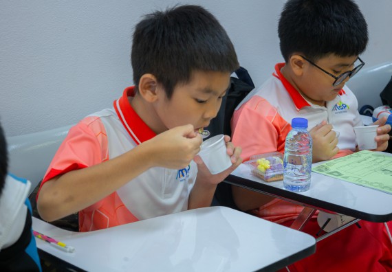 ภาพกิจกรรม  คณะวิทยาศาสตร์และเทคโนโลยี มหาวิทยาลัยราชภัฏกำแพงเพชร ร่วมกับโรงเรียนอนุบาลกำแพงเพชร จัดโครงการฝึกทักษะเพื่อพัฒนาอัจฉริยภาพวิทยาศาสตร์ กิจกรรมค่าย STEM ศึกษา