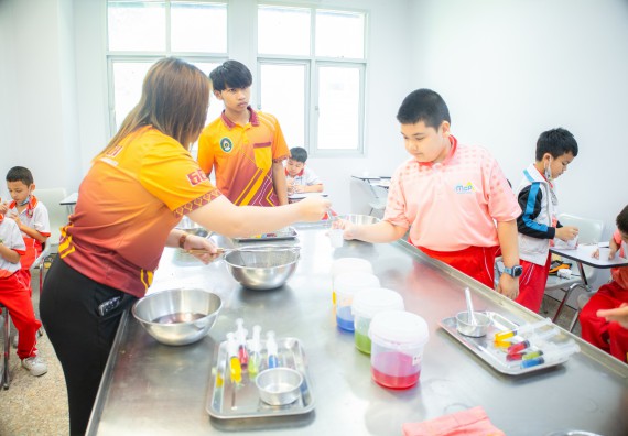 ภาพกิจกรรม  คณะวิทยาศาสตร์และเทคโนโลยี มหาวิทยาลัยราชภัฏกำแพงเพชร ร่วมกับโรงเรียนอนุบาลกำแพงเพชร จัดโครงการฝึกทักษะเพื่อพัฒนาอัจฉริยภาพวิทยาศาสตร์ กิจกรรมค่าย STEM ศึกษา