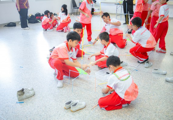 ภาพกิจกรรม  คณะวิทยาศาสตร์และเทคโนโลยี มหาวิทยาลัยราชภัฏกำแพงเพชร ร่วมกับโรงเรียนอนุบาลกำแพงเพชร จัดโครงการฝึกทักษะเพื่อพัฒนาอัจฉริยภาพวิทยาศาสตร์ กิจกรรมค่าย STEM ศึกษา