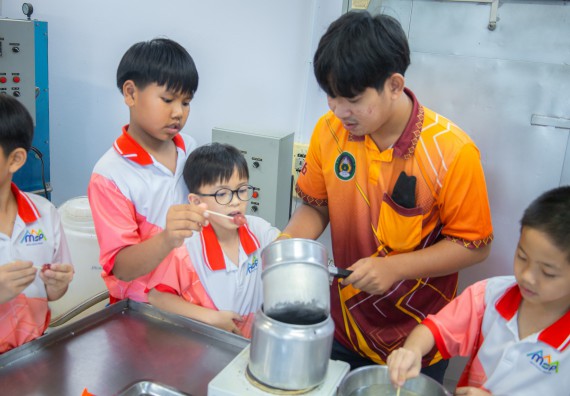 ภาพกิจกรรม  คณะวิทยาศาสตร์และเทคโนโลยี มหาวิทยาลัยราชภัฏกำแพงเพชร ร่วมกับโรงเรียนอนุบาลกำแพงเพชร จัดโครงการฝึกทักษะเพื่อพัฒนาอัจฉริยภาพวิทยาศาสตร์ กิจกรรมค่าย STEM ศึกษา