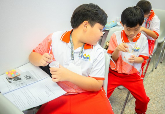 ภาพกิจกรรม  คณะวิทยาศาสตร์และเทคโนโลยี มหาวิทยาลัยราชภัฏกำแพงเพชร ร่วมกับโรงเรียนอนุบาลกำแพงเพชร จัดโครงการฝึกทักษะเพื่อพัฒนาอัจฉริยภาพวิทยาศาสตร์ กิจกรรมค่าย STEM ศึกษา