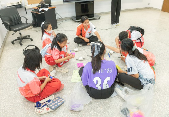 ภาพกิจกรรม  คณะวิทยาศาสตร์และเทคโนโลยี มหาวิทยาลัยราชภัฏกำแพงเพชร ร่วมกับโรงเรียนอนุบาลกำแพงเพชร จัดโครงการฝึกทักษะเพื่อพัฒนาอัจฉริยภาพวิทยาศาสตร์ กิจกรรมค่าย STEM ศึกษา