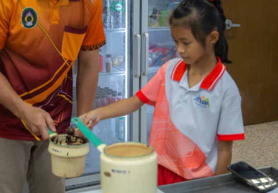 ภาพกิจกรรม  คณะวิทยาศาสตร์และเทคโนโลยี มหาวิทยาลัยราชภัฏกำแพงเพชร ร่วมกับโรงเรียนอนุบาลกำแพงเพชร จัดโครงการฝึกทักษะเพื่อพัฒนาอัจฉริยภาพวิทยาศาสตร์ กิจกรรมค่าย STEM ศึกษา