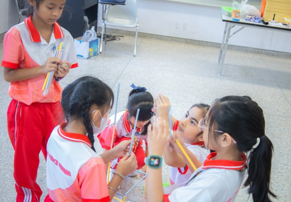 ภาพกิจกรรม  คณะวิทยาศาสตร์และเทคโนโลยี มหาวิทยาลัยราชภัฏกำแพงเพชร ร่วมกับโรงเรียนอนุบาลกำแพงเพชร จัดโครงการฝึกทักษะเพื่อพัฒนาอัจฉริยภาพวิทยาศาสตร์ กิจกรรมค่าย STEM ศึกษา