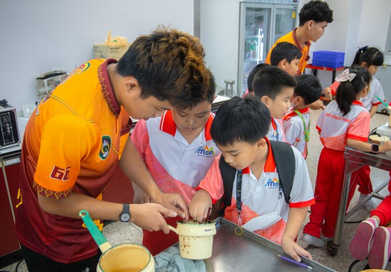 ภาพกิจกรรม  คณะวิทยาศาสตร์และเทคโนโลยี มหาวิทยาลัยราชภัฏกำแพงเพชร ร่วมกับโรงเรียนอนุบาลกำแพงเพชร จัดโครงการฝึกทักษะเพื่อพัฒนาอัจฉริยภาพวิทยาศาสตร์ กิจกรรมค่าย STEM ศึกษา