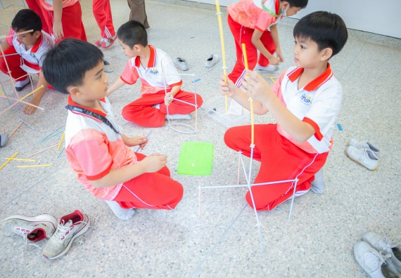 ภาพกิจกรรม  คณะวิทยาศาสตร์และเทคโนโลยี มหาวิทยาลัยราชภัฏกำแพงเพชร ร่วมกับโรงเรียนอนุบาลกำแพงเพชร จัดโครงการฝึกทักษะเพื่อพัฒนาอัจฉริยภาพวิทยาศาสตร์ กิจกรรมค่าย STEM ศึกษา