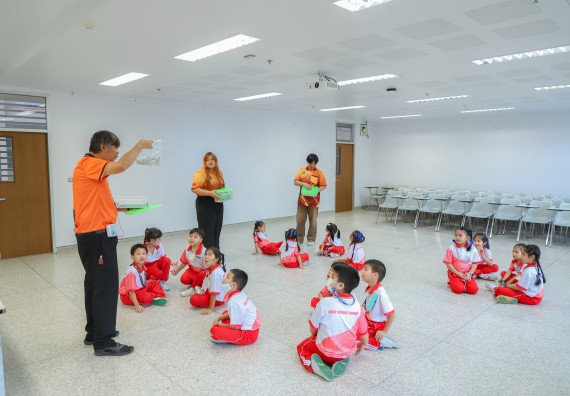 ภาพกิจกรรม  คณะวิทยาศาสตร์และเทคโนโลยี มหาวิทยาลัยราชภัฏกำแพงเพชร ร่วมกับโรงเรียนอนุบาลกำแพงเพชร จัดโครงการฝึกทักษะเพื่อพัฒนาอัจฉริยภาพวิทยาศาสตร์ กิจกรรมค่าย STEM ศึกษา