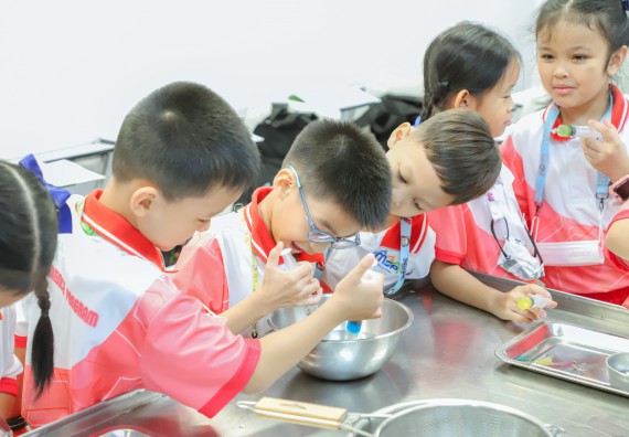 ภาพกิจกรรม  คณะวิทยาศาสตร์และเทคโนโลยี มหาวิทยาลัยราชภัฏกำแพงเพชร ร่วมกับโรงเรียนอนุบาลกำแพงเพชร จัดโครงการฝึกทักษะเพื่อพัฒนาอัจฉริยภาพวิทยาศาสตร์ กิจกรรมค่าย STEM ศึกษา