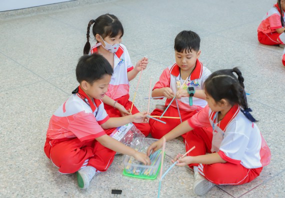 ภาพกิจกรรม  คณะวิทยาศาสตร์และเทคโนโลยี มหาวิทยาลัยราชภัฏกำแพงเพชร ร่วมกับโรงเรียนอนุบาลกำแพงเพชร จัดโครงการฝึกทักษะเพื่อพัฒนาอัจฉริยภาพวิทยาศาสตร์ กิจกรรมค่าย STEM ศึกษา