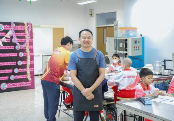 ภาพกิจกรรม  คณะวิทยาศาสตร์และเทคโนโลยี มหาวิทยาลัยราชภัฏกำแพงเพชร ร่วมกับโรงเรียนอนุบาลกำแพงเพชร จัดโครงการฝึกทักษะเพื่อพัฒนาอัจฉริยภาพวิทยาศาสตร์ กิจกรรมค่าย STEM ศึกษา