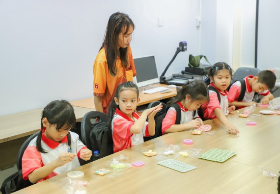 ภาพกิจกรรม  คณะวิทยาศาสตร์และเทคโนโลยี มหาวิทยาลัยราชภัฏกำแพงเพชร ร่วมกับโรงเรียนอนุบาลกำแพงเพชร จัดโครงการฝึกทักษะเพื่อพัฒนาอัจฉริยภาพวิทยาศาสตร์ กิจกรรมค่าย STEM ศึกษา