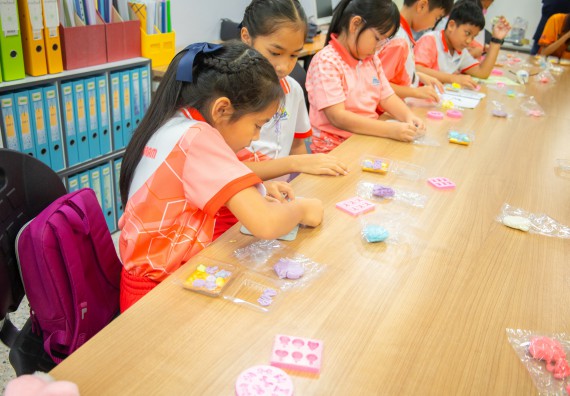 ภาพกิจกรรม  คณะวิทยาศาสตร์และเทคโนโลยี มหาวิทยาลัยราชภัฏกำแพงเพชร ร่วมกับโรงเรียนอนุบาลกำแพงเพชร จัดโครงการฝึกทักษะเพื่อพัฒนาอัจฉริยภาพวิทยาศาสตร์ กิจกรรมค่าย STEM ศึกษา