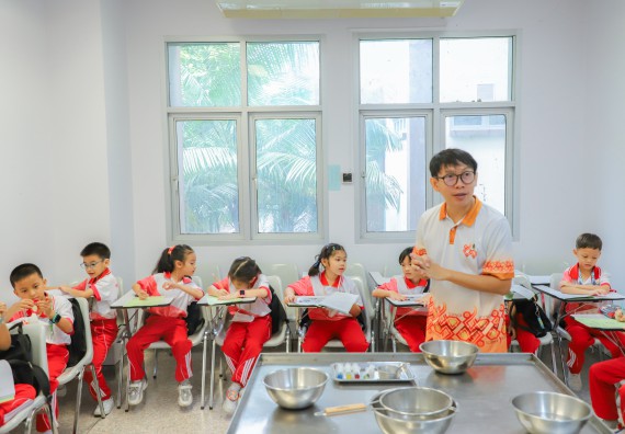 ภาพกิจกรรม  คณะวิทยาศาสตร์และเทคโนโลยี มหาวิทยาลัยราชภัฏกำแพงเพชร ร่วมกับโรงเรียนอนุบาลกำแพงเพชร จัดโครงการฝึกทักษะเพื่อพัฒนาอัจฉริยภาพวิทยาศาสตร์ กิจกรรมค่าย STEM ศึกษา