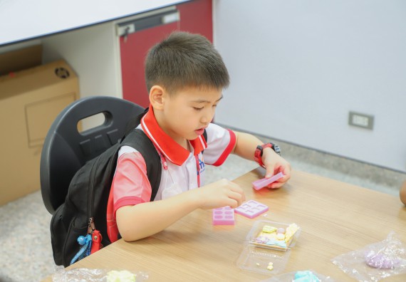 ภาพกิจกรรม  คณะวิทยาศาสตร์และเทคโนโลยี มหาวิทยาลัยราชภัฏกำแพงเพชร ร่วมกับโรงเรียนอนุบาลกำแพงเพชร จัดโครงการฝึกทักษะเพื่อพัฒนาอัจฉริยภาพวิทยาศาสตร์ กิจกรรมค่าย STEM ศึกษา