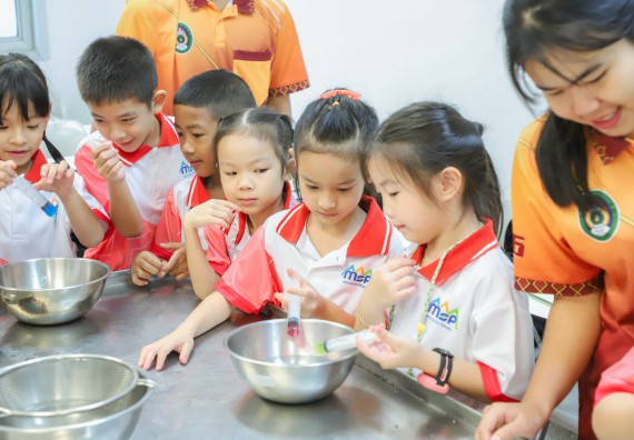 ภาพกิจกรรม  คณะวิทยาศาสตร์และเทคโนโลยี มหาวิทยาลัยราชภัฏกำแพงเพชร ร่วมกับโรงเรียนอนุบาลกำแพงเพชร จัดโครงการฝึกทักษะเพื่อพัฒนาอัจฉริยภาพวิทยาศาสตร์ กิจกรรมค่าย STEM ศึกษา