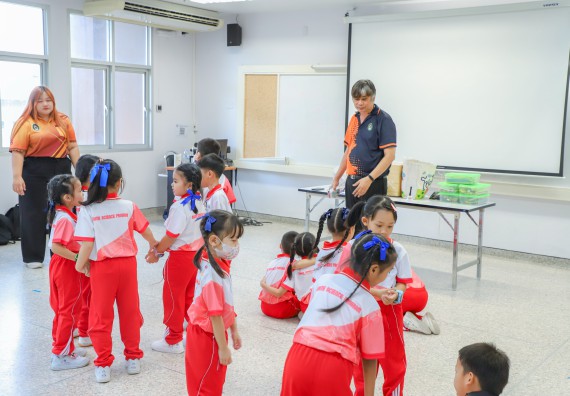 ภาพกิจกรรม  คณะวิทยาศาสตร์และเทคโนโลยี มหาวิทยาลัยราชภัฏกำแพงเพชร ร่วมกับโรงเรียนอนุบาลกำแพงเพชร จัดโครงการฝึกทักษะเพื่อพัฒนาอัจฉริยภาพวิทยาศาสตร์ กิจกรรมค่าย STEM ศึกษา