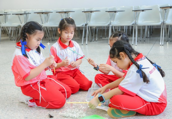 ภาพกิจกรรม  คณะวิทยาศาสตร์และเทคโนโลยี มหาวิทยาลัยราชภัฏกำแพงเพชร ร่วมกับโรงเรียนอนุบาลกำแพงเพชร จัดโครงการฝึกทักษะเพื่อพัฒนาอัจฉริยภาพวิทยาศาสตร์ กิจกรรมค่าย STEM ศึกษา