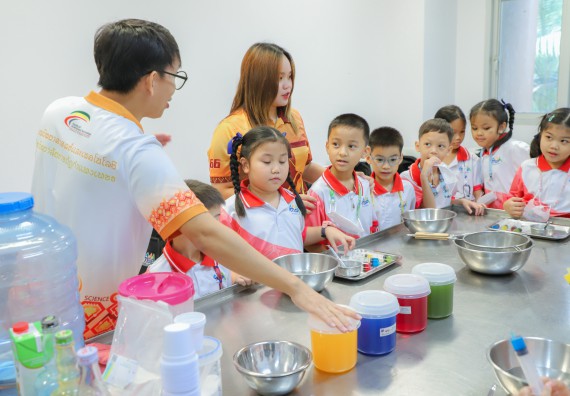 ภาพกิจกรรม  คณะวิทยาศาสตร์และเทคโนโลยี มหาวิทยาลัยราชภัฏกำแพงเพชร ร่วมกับโรงเรียนอนุบาลกำแพงเพชร จัดโครงการฝึกทักษะเพื่อพัฒนาอัจฉริยภาพวิทยาศาสตร์ กิจกรรมค่าย STEM ศึกษา