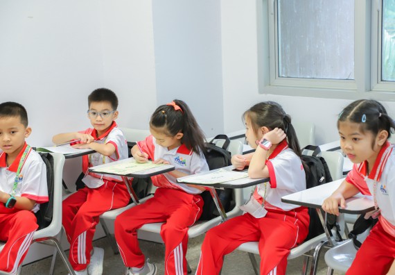 ภาพกิจกรรม  คณะวิทยาศาสตร์และเทคโนโลยี มหาวิทยาลัยราชภัฏกำแพงเพชร ร่วมกับโรงเรียนอนุบาลกำแพงเพชร จัดโครงการฝึกทักษะเพื่อพัฒนาอัจฉริยภาพวิทยาศาสตร์ กิจกรรมค่าย STEM ศึกษา