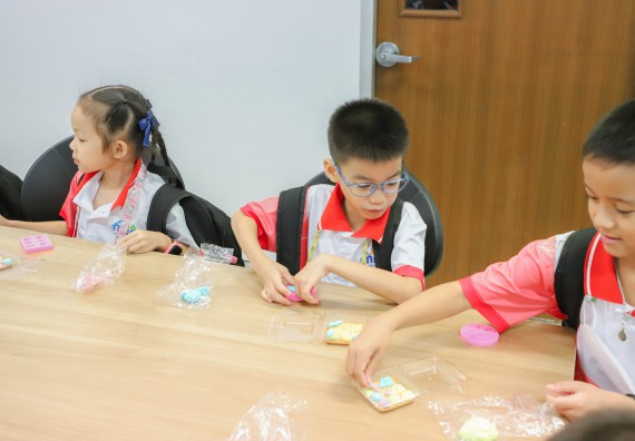 ภาพกิจกรรม  คณะวิทยาศาสตร์และเทคโนโลยี มหาวิทยาลัยราชภัฏกำแพงเพชร ร่วมกับโรงเรียนอนุบาลกำแพงเพชร จัดโครงการฝึกทักษะเพื่อพัฒนาอัจฉริยภาพวิทยาศาสตร์ กิจกรรมค่าย STEM ศึกษา