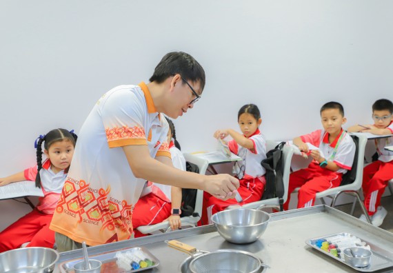 ภาพกิจกรรม  คณะวิทยาศาสตร์และเทคโนโลยี มหาวิทยาลัยราชภัฏกำแพงเพชร ร่วมกับโรงเรียนอนุบาลกำแพงเพชร จัดโครงการฝึกทักษะเพื่อพัฒนาอัจฉริยภาพวิทยาศาสตร์ กิจกรรมค่าย STEM ศึกษา