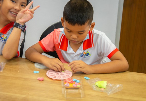 ภาพกิจกรรม  คณะวิทยาศาสตร์และเทคโนโลยี มหาวิทยาลัยราชภัฏกำแพงเพชร ร่วมกับโรงเรียนอนุบาลกำแพงเพชร จัดโครงการฝึกทักษะเพื่อพัฒนาอัจฉริยภาพวิทยาศาสตร์ กิจกรรมค่าย STEM ศึกษา