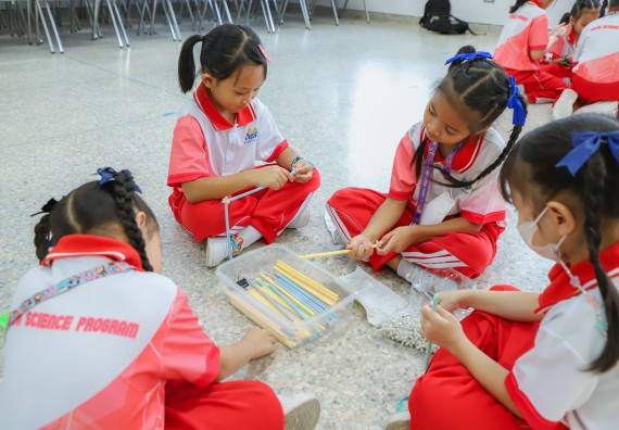 ภาพกิจกรรม  คณะวิทยาศาสตร์และเทคโนโลยี มหาวิทยาลัยราชภัฏกำแพงเพชร ร่วมกับโรงเรียนอนุบาลกำแพงเพชร จัดโครงการฝึกทักษะเพื่อพัฒนาอัจฉริยภาพวิทยาศาสตร์ กิจกรรมค่าย STEM ศึกษา