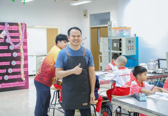 ภาพกิจกรรม  คณะวิทยาศาสตร์และเทคโนโลยี มหาวิทยาลัยราชภัฏกำแพงเพชร ร่วมกับโรงเรียนอนุบาลกำแพงเพชร จัดโครงการฝึกทักษะเพื่อพัฒนาอัจฉริยภาพวิทยาศาสตร์ กิจกรรมค่าย STEM ศึกษา