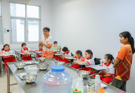 ภาพกิจกรรม  คณะวิทยาศาสตร์และเทคโนโลยี มหาวิทยาลัยราชภัฏกำแพงเพชร ร่วมกับโรงเรียนอนุบาลกำแพงเพชร จัดโครงการฝึกทักษะเพื่อพัฒนาอัจฉริยภาพวิทยาศาสตร์ กิจกรรมค่าย STEM ศึกษา