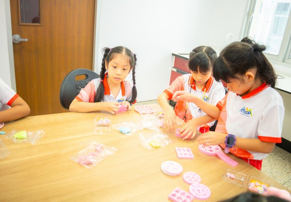 ภาพกิจกรรม  คณะวิทยาศาสตร์และเทคโนโลยี มหาวิทยาลัยราชภัฏกำแพงเพชร ร่วมกับโรงเรียนอนุบาลกำแพงเพชร จัดโครงการฝึกทักษะเพื่อพัฒนาอัจฉริยภาพวิทยาศาสตร์ กิจกรรมค่าย STEM ศึกษา