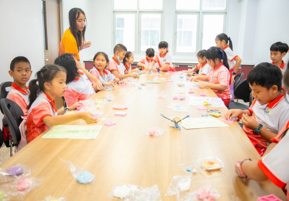 ภาพกิจกรรม  คณะวิทยาศาสตร์และเทคโนโลยี มหาวิทยาลัยราชภัฏกำแพงเพชร ร่วมกับโรงเรียนอนุบาลกำแพงเพชร จัดโครงการฝึกทักษะเพื่อพัฒนาอัจฉริยภาพวิทยาศาสตร์ กิจกรรมค่าย STEM ศึกษา