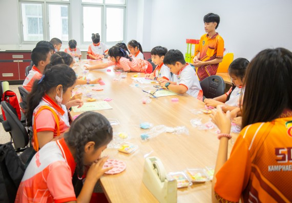 ภาพกิจกรรม  คณะวิทยาศาสตร์และเทคโนโลยี มหาวิทยาลัยราชภัฏกำแพงเพชร ร่วมกับโรงเรียนอนุบาลกำแพงเพชร จัดโครงการฝึกทักษะเพื่อพัฒนาอัจฉริยภาพวิทยาศาสตร์ กิจกรรมค่าย STEM ศึกษา